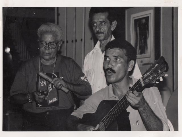 Aracelys "Chely" Romero, cantante y maracas  Israel Antonio Gutiérrez, Cantante y Clave  Valdo Sanz Benítez, Guitarra y Cantante