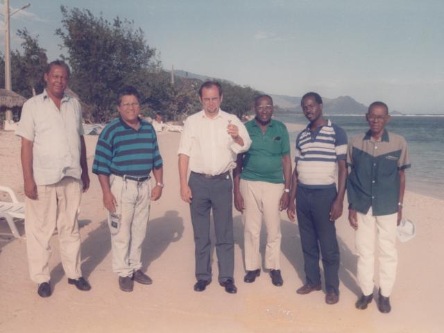 Rey Cabrera, tres y cantante, Ricardo Ortíz, cantante y guiro, Peter Loman, trompeta y director, José Ferrer, bajo, Ramón Guibert, bongó, Jorge Ribeaux, guitarra y cantante